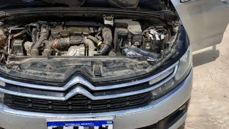 Golpe al narcotráfico: llevaba más de un kilo de cocaína oculto en el motor