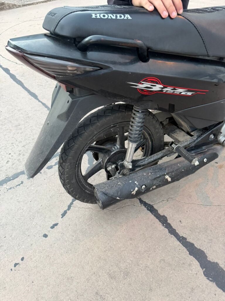 Motociclista sufrió lesiones tras un choque en barrio 20 de Junio