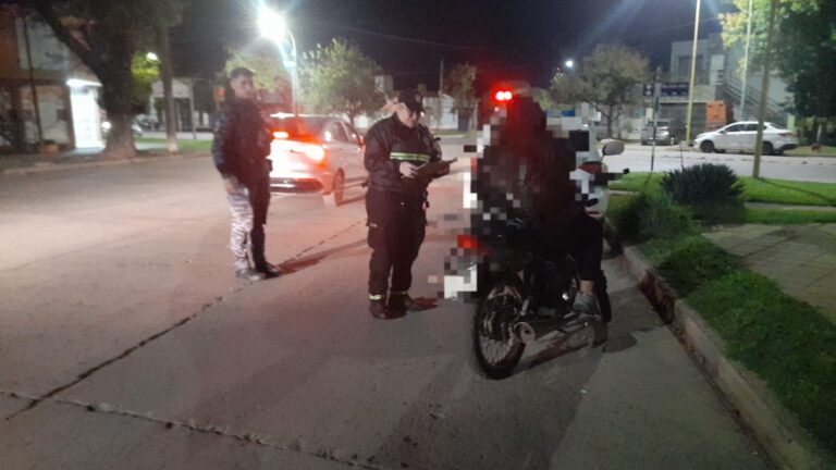 Barrio Sarmiento: la Policía sacó de circulación siete motos en una sola noche