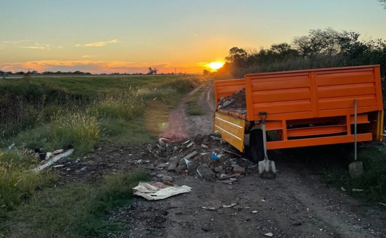 Dos personas fueron sancionadas por arrojar escombros en la autovía