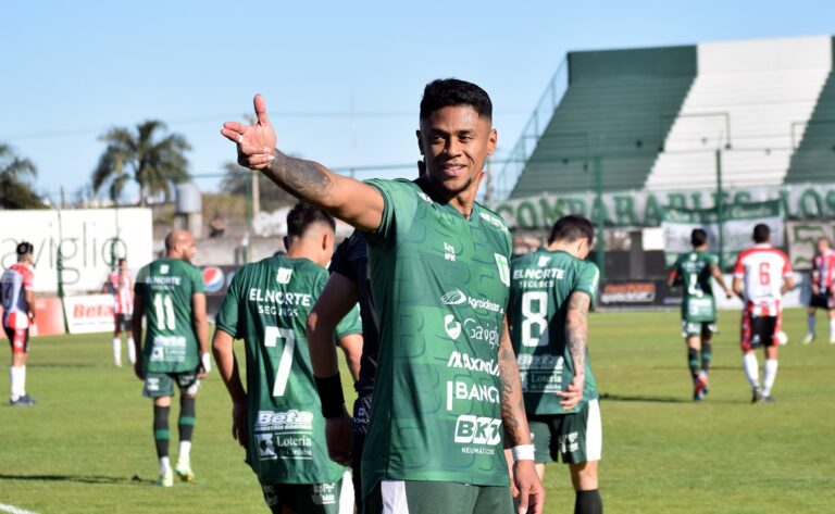 Dura lesión para Brian Flores: se rompió el tendón de Aquiles