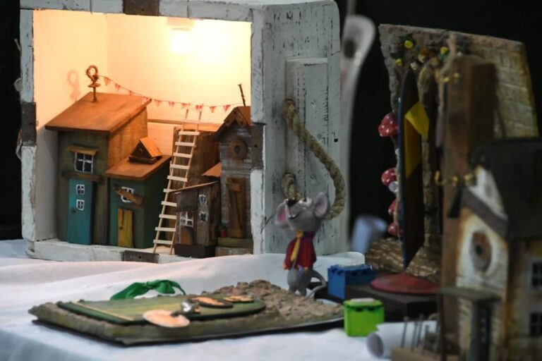 Ni el frío los detiene: San Francisco vive a puro arte la Feria de Artesanos en el Superdomo