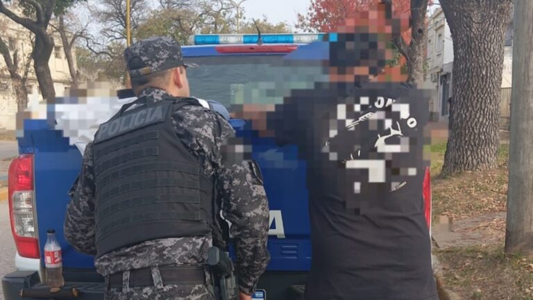 San Francisco: detienen a dos limpiavidrios en barrio Vélez Sarsfield por infringir el Código de Convivencia
