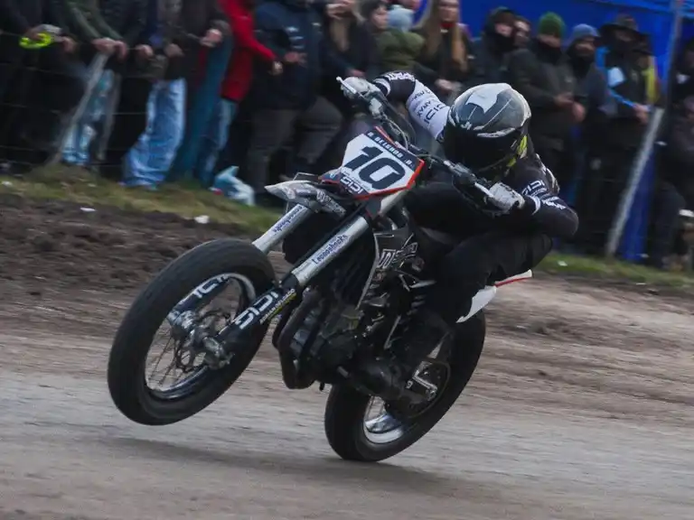 Agustín Delgado ganó por primera vez en la 450cc Internacional del CAM