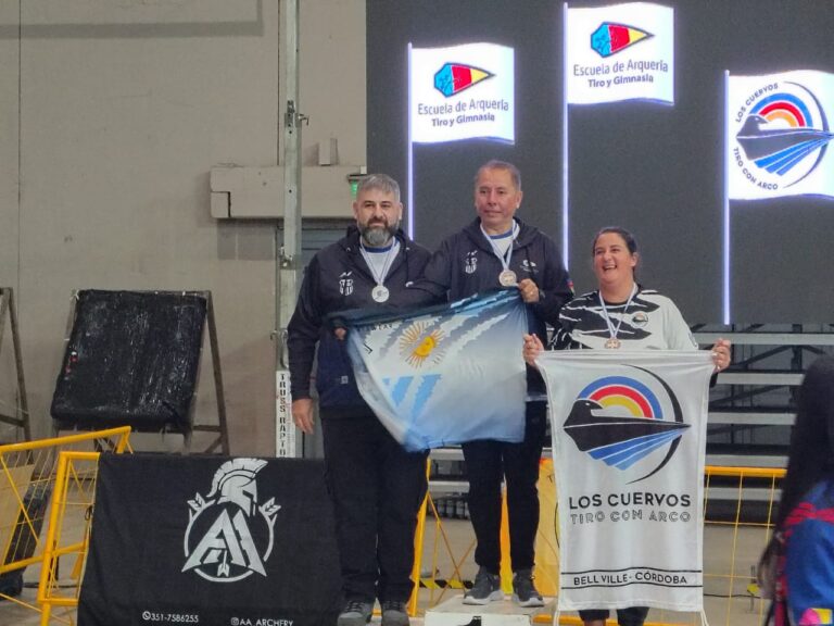Arqueros del Club Tiro y Gimnasia brillaron en el Superdomo, con podios y ascensos de categoría