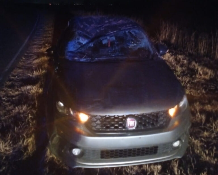 Tres personas fueron asistidas tras el despiste de un automóvil