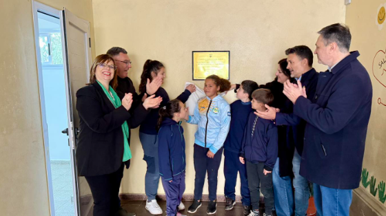 Inversión histórica: la escuela primaria de Laspiur inauguró sus nuevos baños
