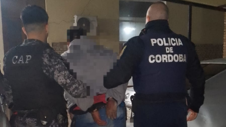 Destrozó una casa, amenazó a su familia y terminó preso