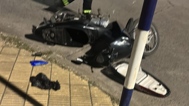 Choque nocturno en barrio Sarmiento: un motociclista quedó en Terapia Intensiva