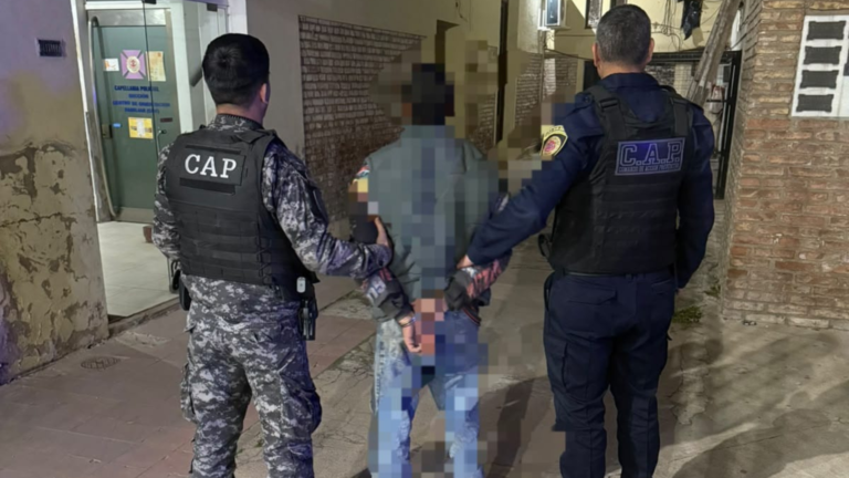 Violó una medida cautelar, intentó escapar por un baldío y terminó tras las rejas