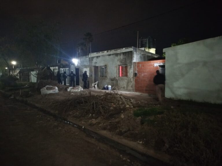 Dos detenidos y un arma de fuego secuestrada tras intensos allanamientos