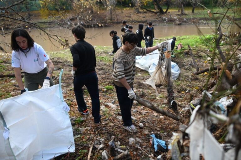 En el Día Mundial del Ambiente, más de 150 jóvenes cordobeses se movilizaron para recuperar el río Suquía
