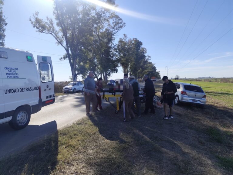 Dos personas al asfalto tras perder el control en la Ruta 1