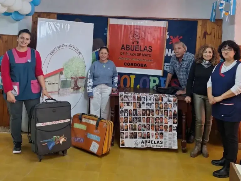 El Tío recibió las Valijas Viajeras para trabajar memoria e identidad
