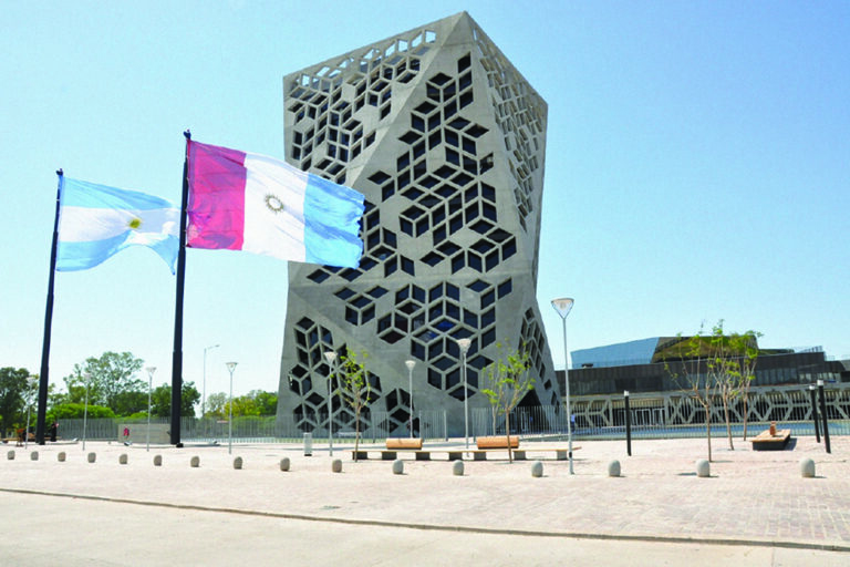 Arranca el pago a empleados y jubilados de la Provincia de Córdoba: el calendario completo