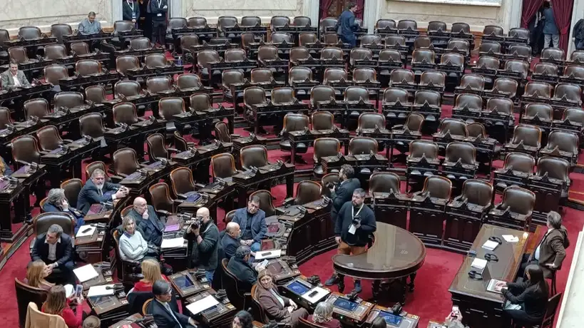 Sin quorum por adorni