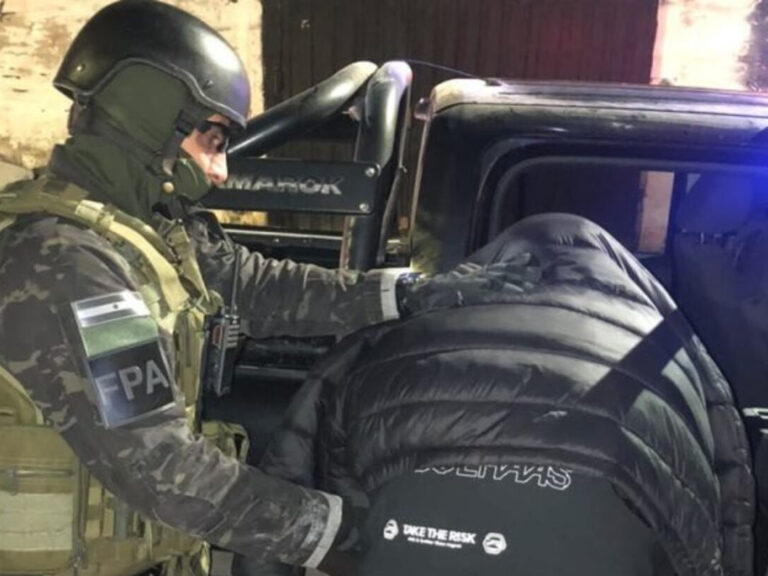 Detuvieron a un barrabrava de Belgrano y a una jubilada con prisión domiciliaria por vender drogas en Córdoba