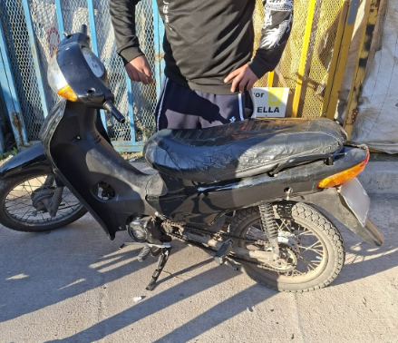 Operativos en Arroyito: retuvieron motos por escapes ruidosos y falta de papeles