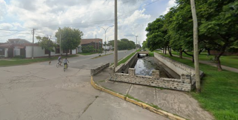Las Varillas: una ciclista sufrió una fractura tras chocar con un auto