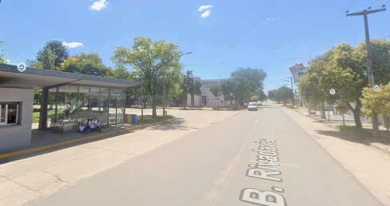 Las Varillas: una adolescente sufrió lesiones tras chocar contra un colectivo