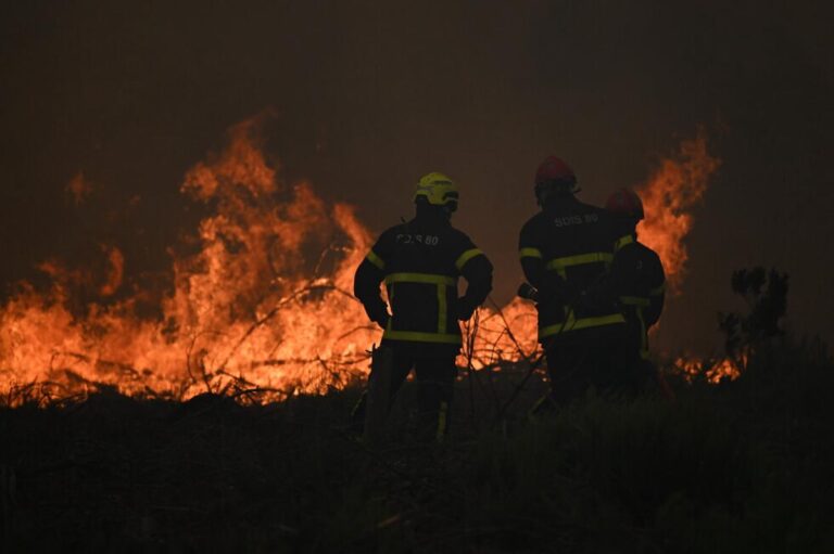 Europa no logra frenar la ola de incendios: ya hay más de 315.000 evacuados