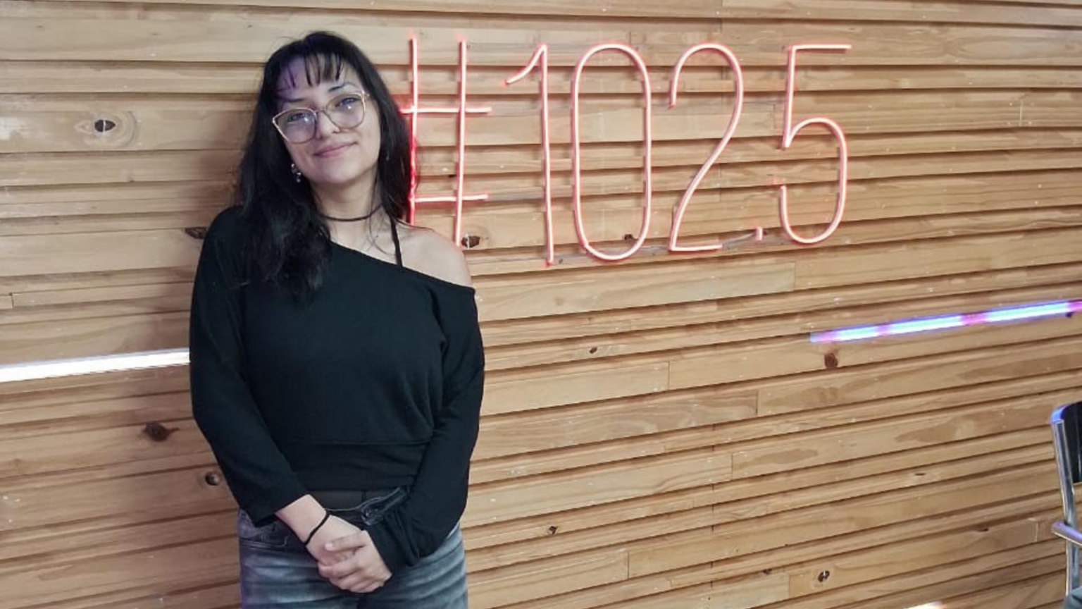 RE 102.5 (77)