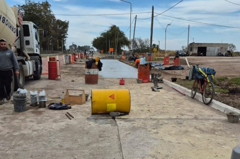 La Provincia lleva adelante la construcción que unirá Balnearia y Miramar de Ansenuza