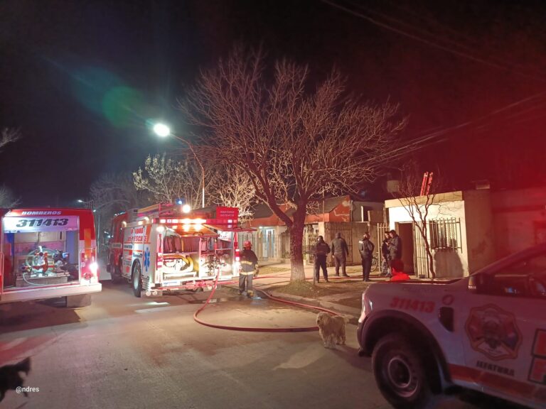 Los Bomberos de Frontera combatieron tres incendios casi en simultáneo