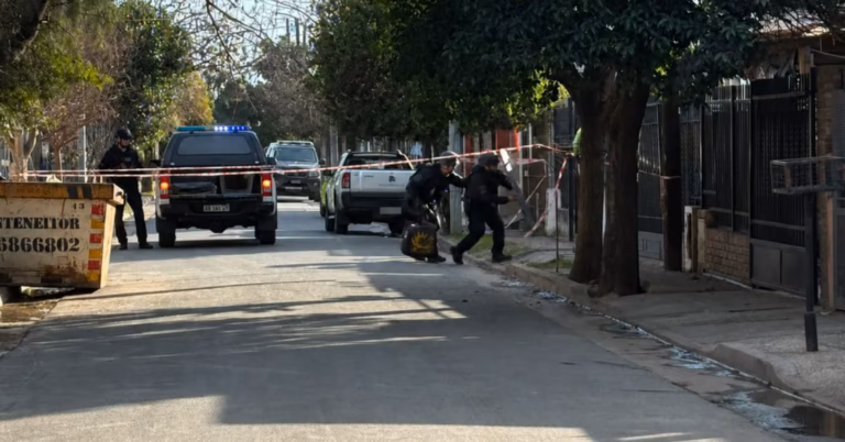 Encontró una granada mientras limpiaba el patio de su casa y activó un importante operativo en Córdoba