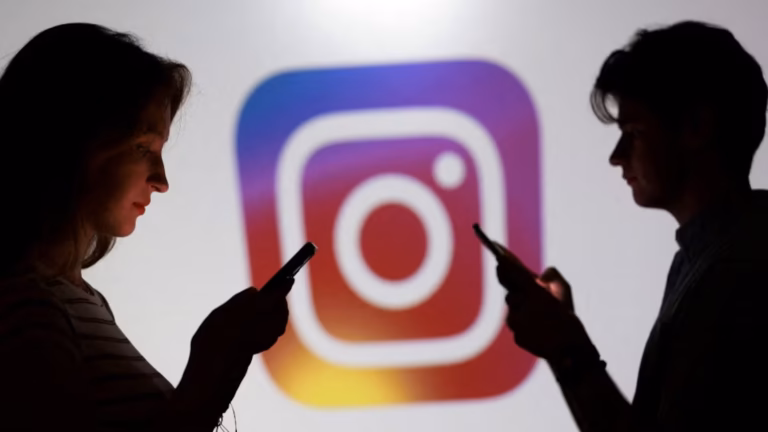 Francia aprobó una ley que prohíbe el acceso a las redes sociales a menores de 15 años
