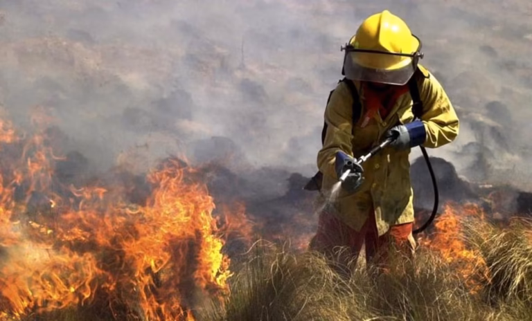 Alertan por fuertes vientos y alto riesgo de incendios en Córdoba