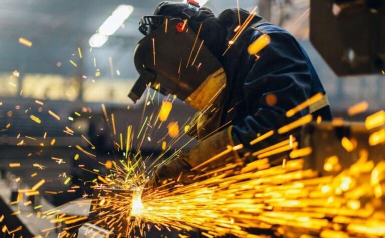 Industria santafesina en alerta: la producción cayó 3,7% en el primer semestre