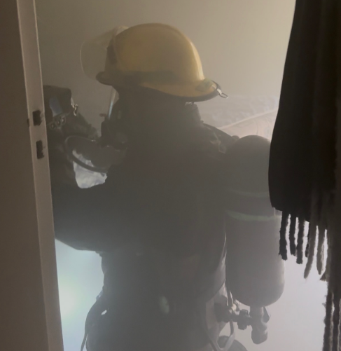 Arroyito: los bomberos sofocaron un incendio en una vivienda con animales dentro