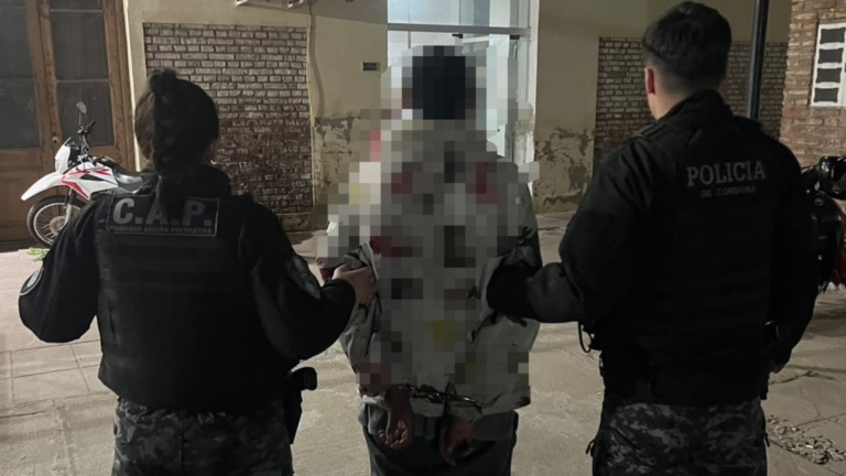 Un adolescente borracho insultó y amenazó a la Policía en el Centro