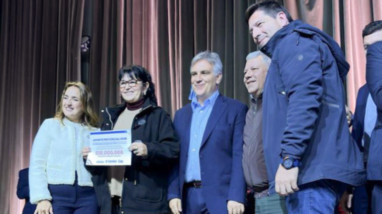Bomberos Voluntarios de Arroyito recibió un aporte de $18 millones del Gobierno Provincial