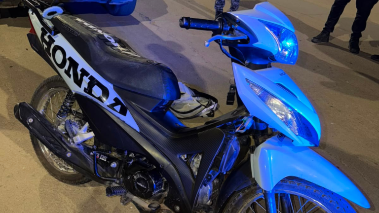 Le secuestraron la moto por circular sin patentes ni papeles