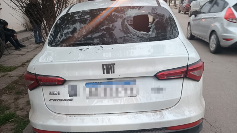 Devoto: un adolescente impactó contra un auto estacionado y fue derivado a San Francisco