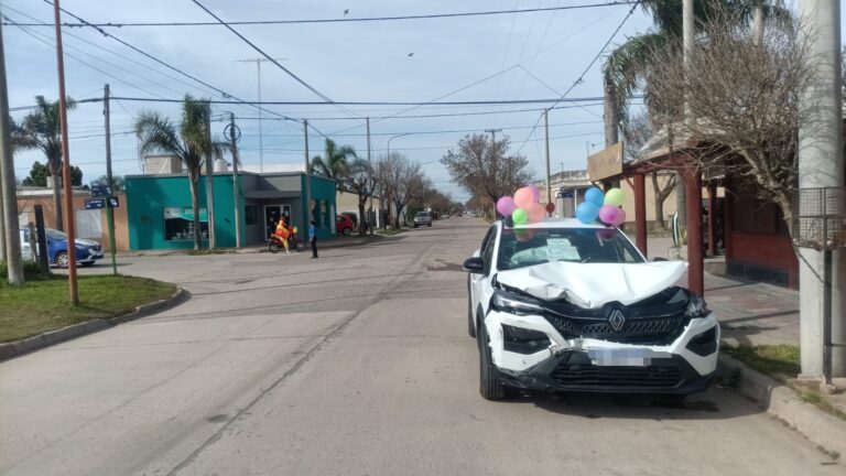 Tres personas resultaron heridas tras un choque entre un automóvil y una camioneta en La Francia