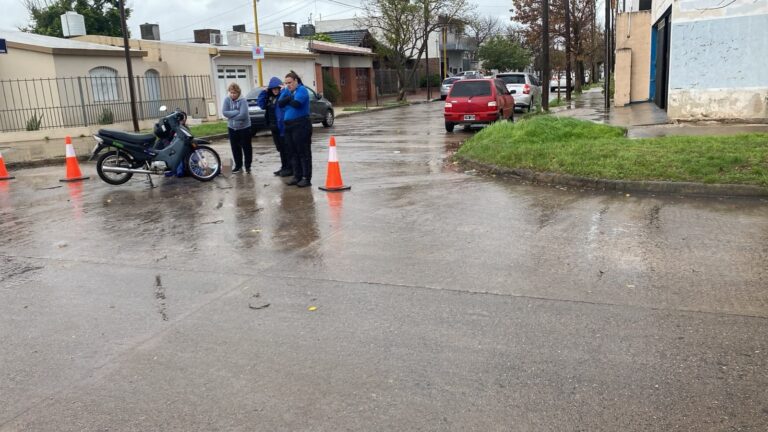 Dos motociclistas resultaron hospitalizadas, una embarazada