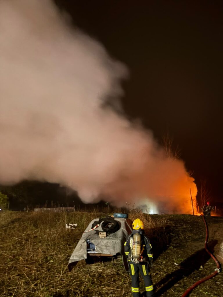 Incendio de una vivienda: un hombre fue asistido por inhalación de monóxido de carbono