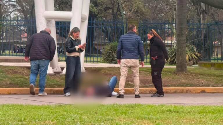 Se arrojó desde la ciclovía en altura y se fracturó la cadera