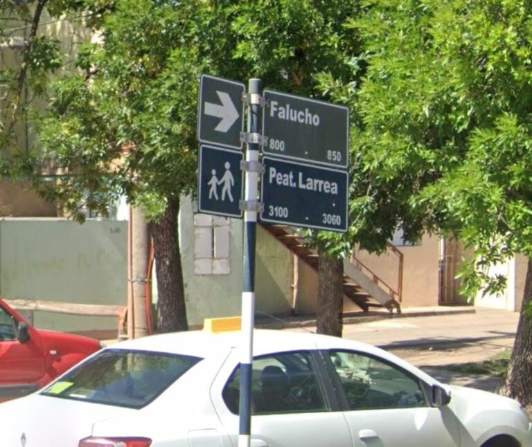 Aprehendieron a un hombre y secuestraron varios cuchillos en barrio Roque Sáenz Peña