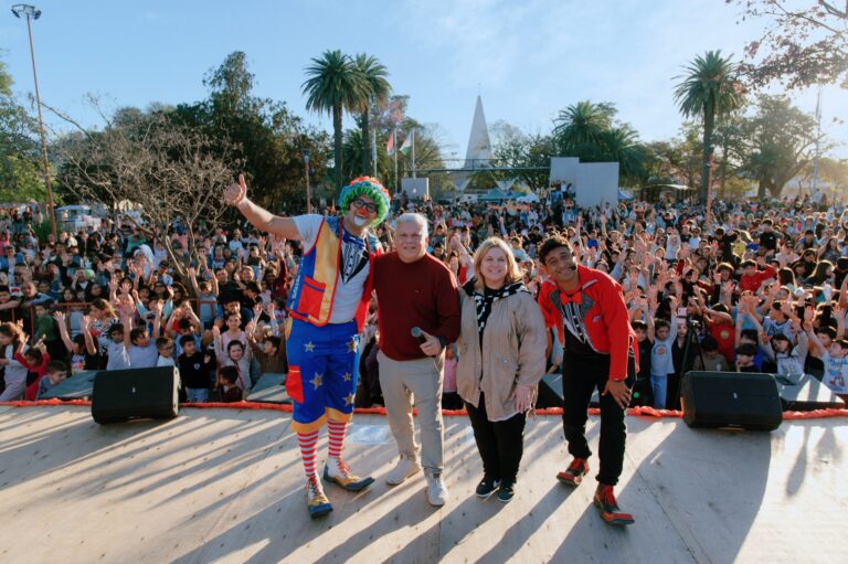 Arroyito cerró el Mes de las Infancias con una plaza colmada y más de 100 premios