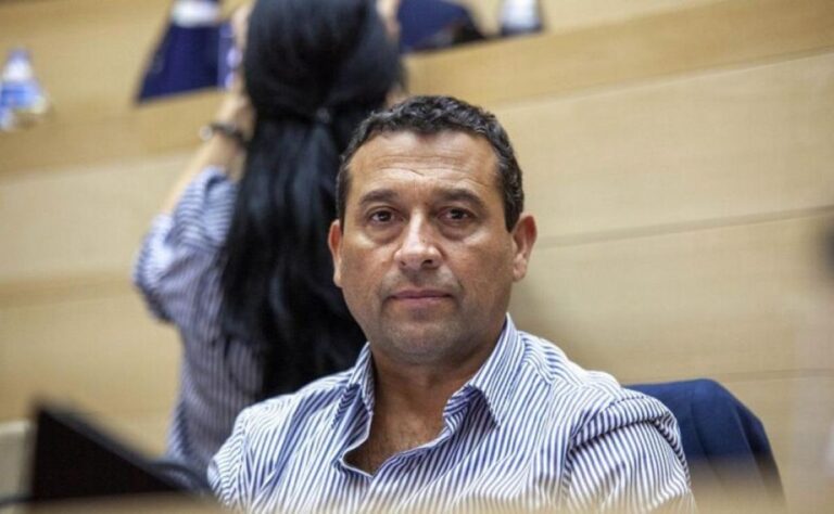 Son al menos cuatro los asesores que “Cañito” Flores llevó a la Legislatura y tenían antecedentes