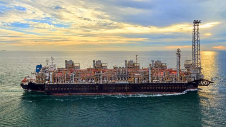 Vaca Muerta: cinco petroleras consiguieron un crédito de US$900 millones para construir un gasoducto y exportar GNL