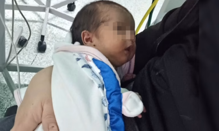 Policías asistieron a una bebé de 13 días que se había ahogado con leche en Córdoba