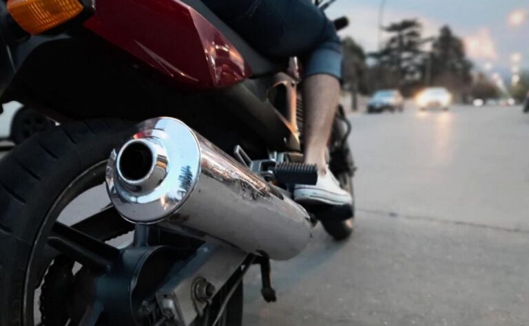 Córdoba multará con hasta $420 mil los escapes libres y sancionará las «hordas» de motos