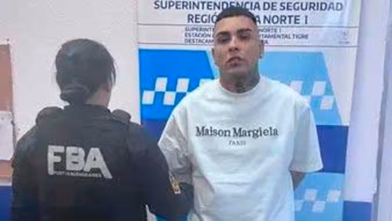 Escándalo con Callejero Fino: lo detuvieron en Tigre con un arma de guerra en una camioneta sin patentes