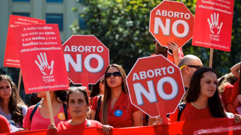 Polémica en Chile: quieren obligar a las mujeres que decidan hacer un aborto a escuchar antes el latido del corazón del feto