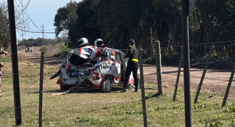 Impactante vuelco en el tramo de Esmeralda: ambos conductores están bien